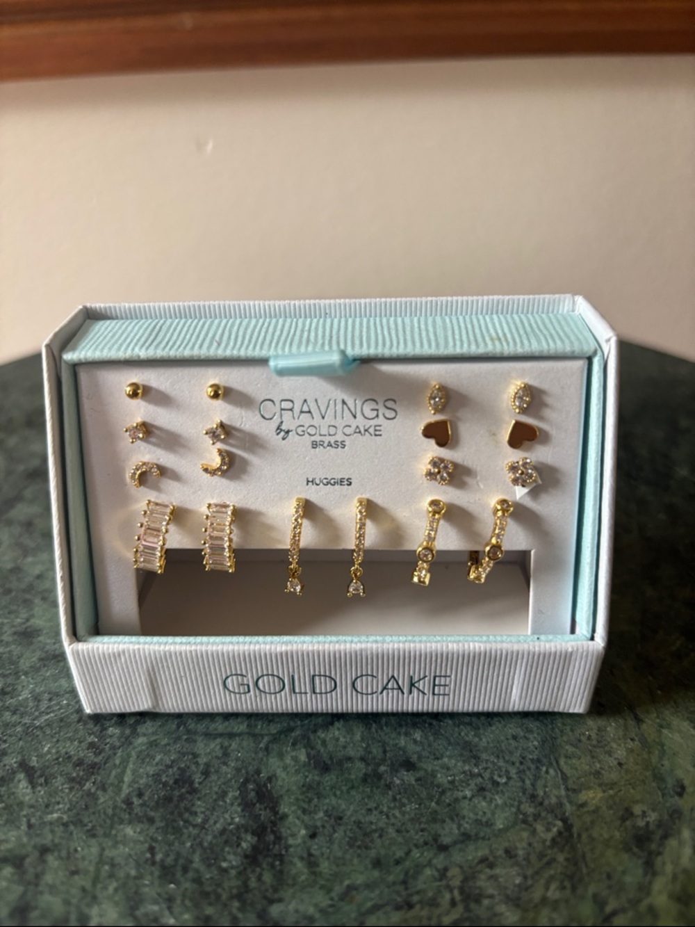 Gold cake brass earrings Huggies set